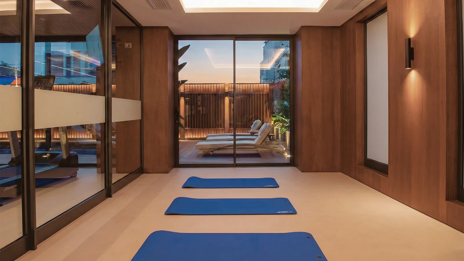Gimnasio premium en The Grand San Isidro frente al golf
