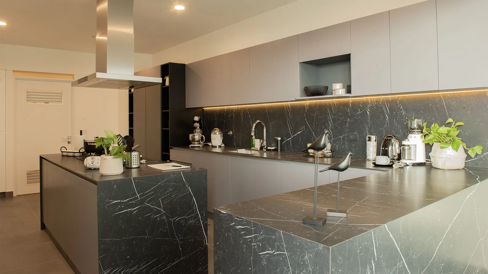 Interior de penthouse de lujo en The Grand San Isidro frente al golf