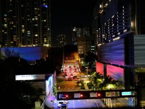 Comparativa de inversión inmobiliaria entre Lima Top y Miami Brickell